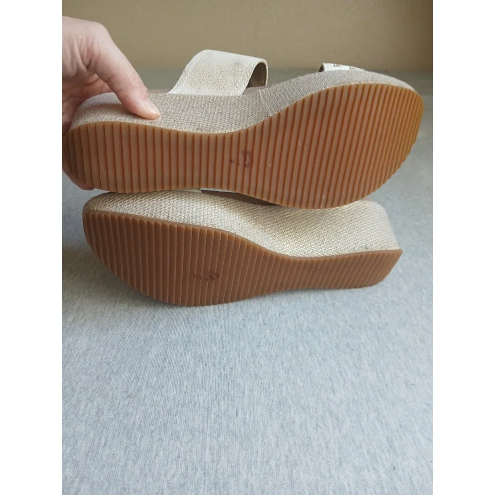 Aetrex Sandals 8.5 Platform Cushioned Comfort Wedge Memory Foam Beach Studs